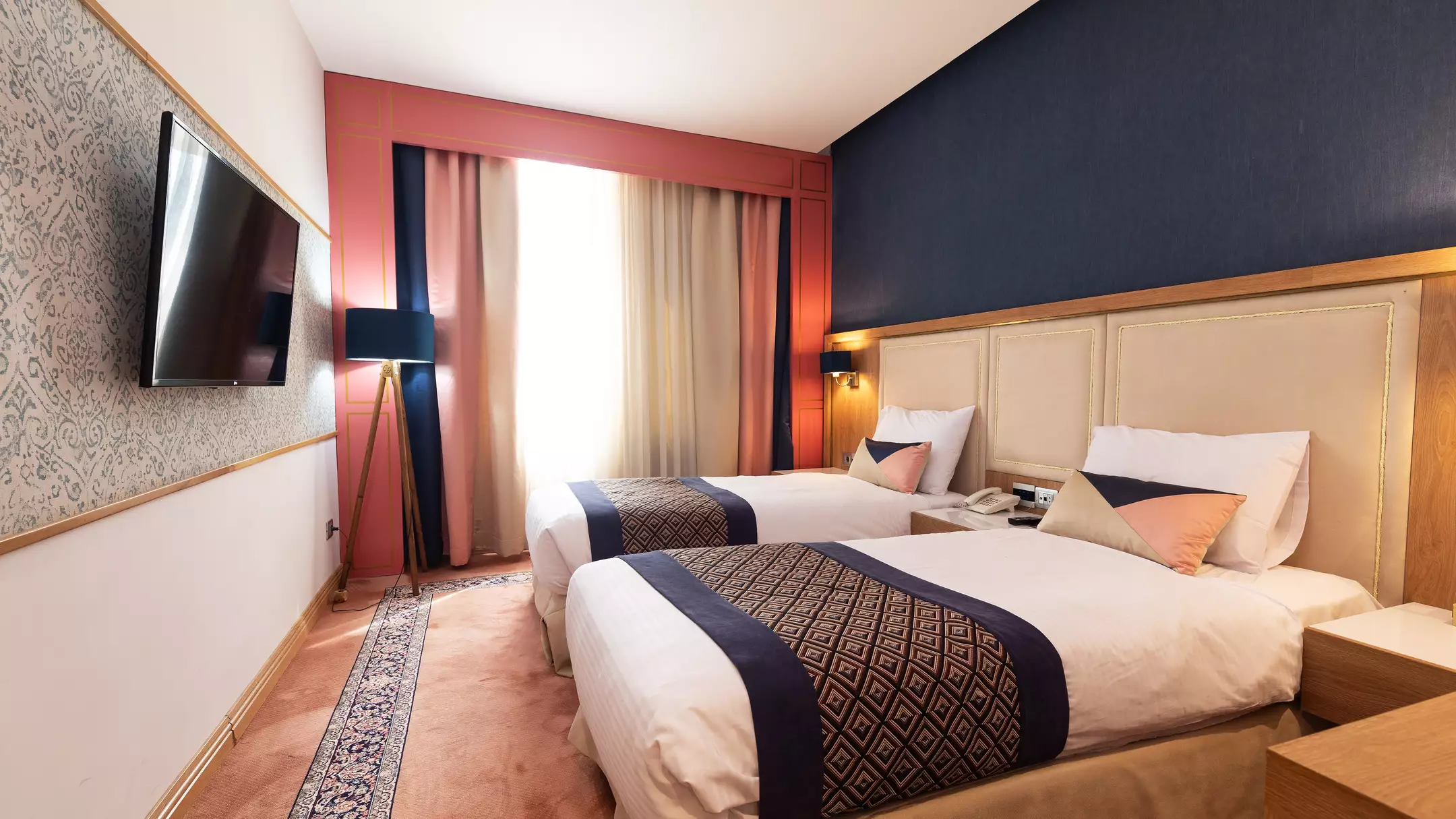 Alibaba https://cdn.alibaba.ir/ostorage/hotel-accommodation-images/67050b7d6af0f999b10abf5d_51ca278e-6c3e-459b-ba24-f23eb079b82d_هتل پارسیان کوثر - اتاق دوتخته سینگل VIP (5).webp